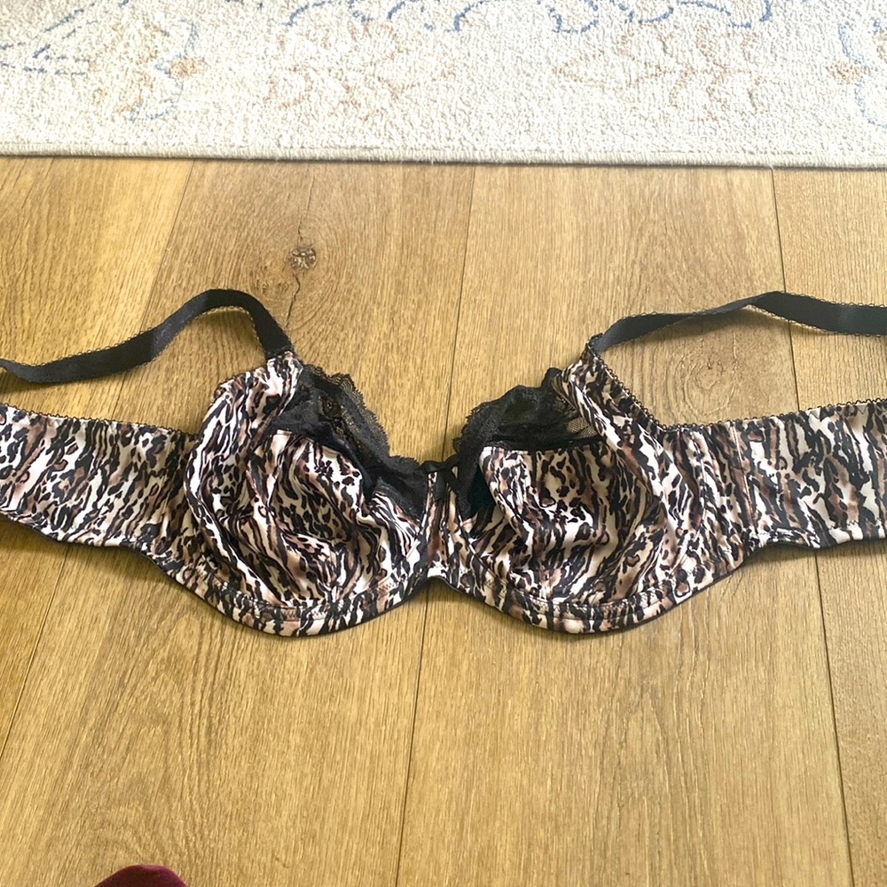 Elomi like new bra.